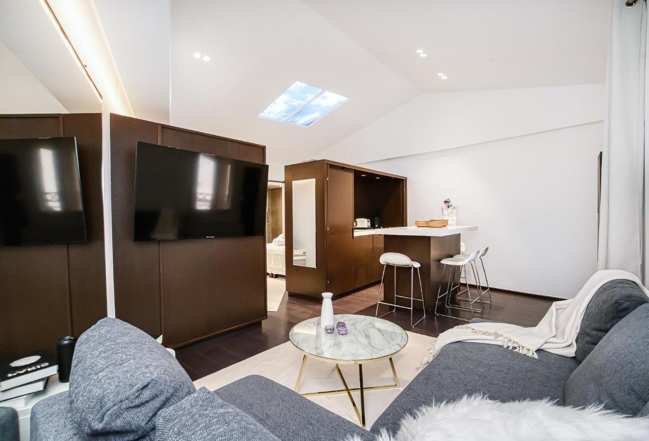 Appartement Place Des Lices Avec Parking Saint Tropez Bagian luar foto