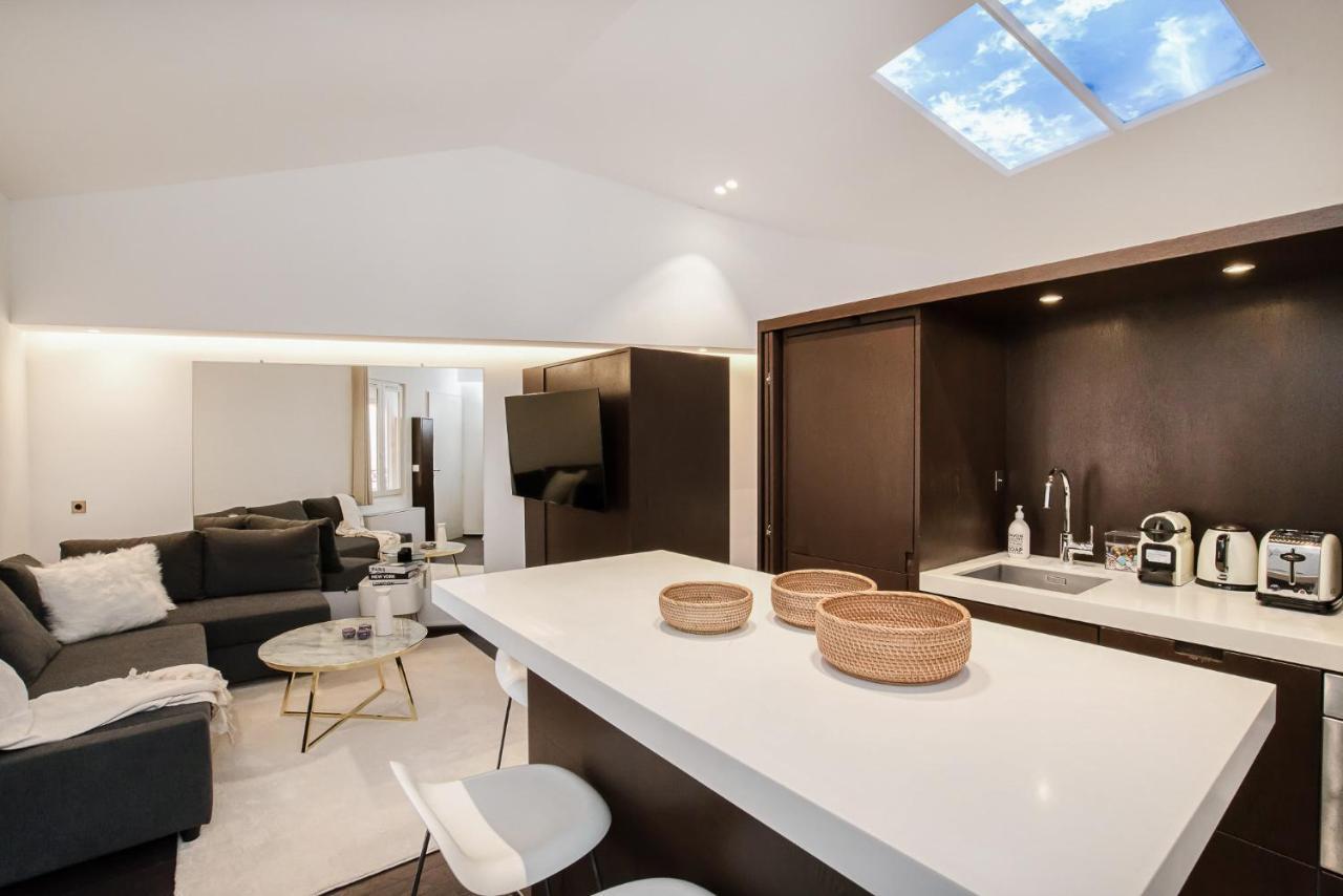 Appartement Place Des Lices Avec Parking Saint Tropez Bagian luar foto